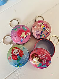 METAL KUTULU DENİZ KIZI TEMALI ANAHTARLIK ÇANTA SÜSÜ