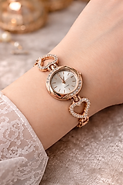 Şık Kalp Detaylı Taşlı Bayan Kol Saati