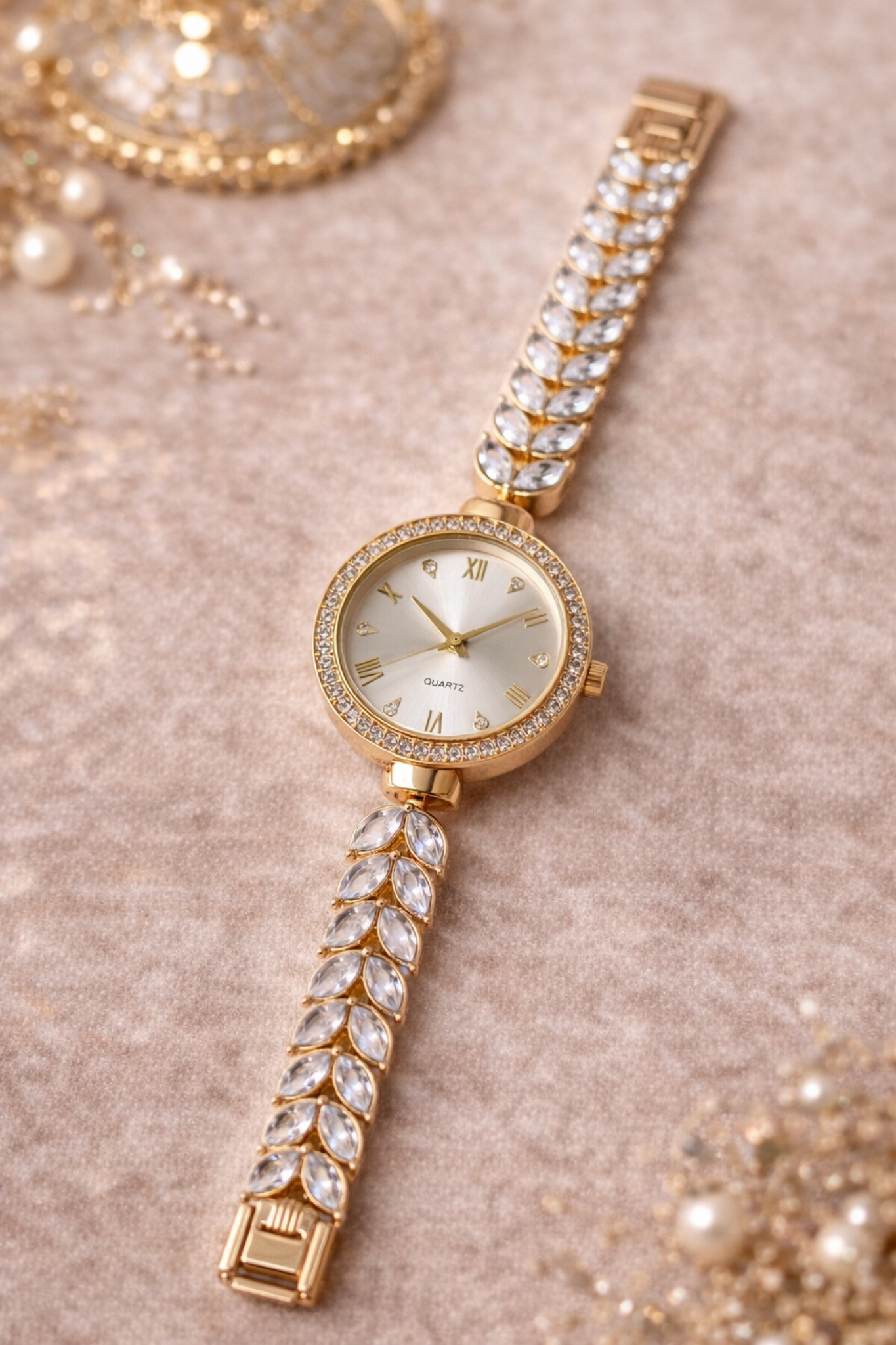 Şık Bayan Su Yolu Taşlı Kordon Ve Taşlı Kadran Gold Bayan Saati