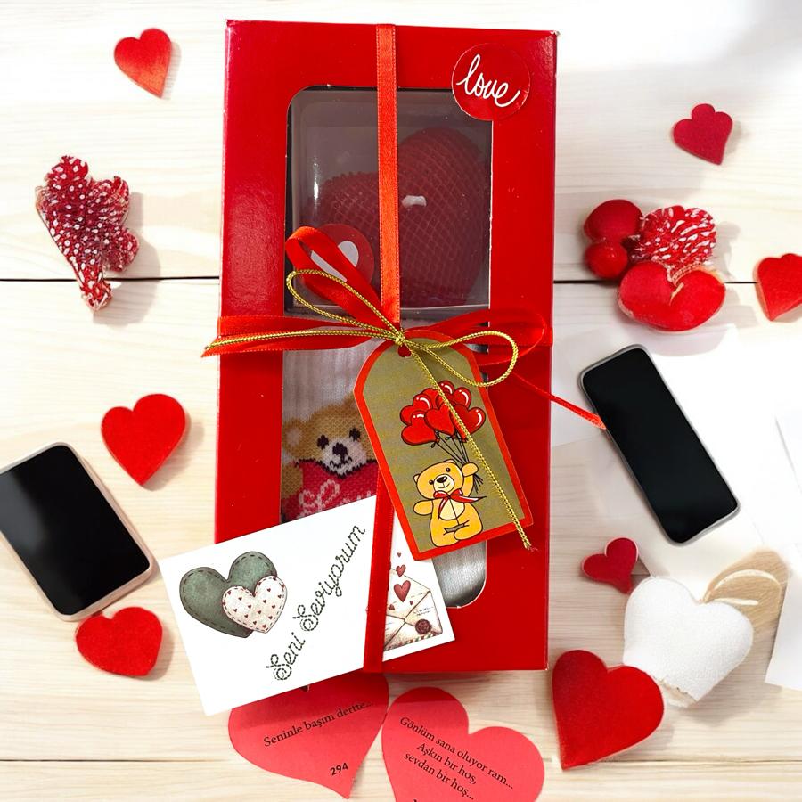 SEVGİLİLER GÜNÜ ÖZEL ÇORAP VE KALP MUM HEDİYE SETİ