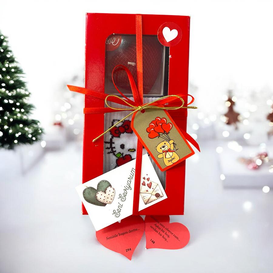 SEVGİLİLER GÜNÜ HELLO KİTY ÇORAP VE KALP MUM HEDİYE SETİ