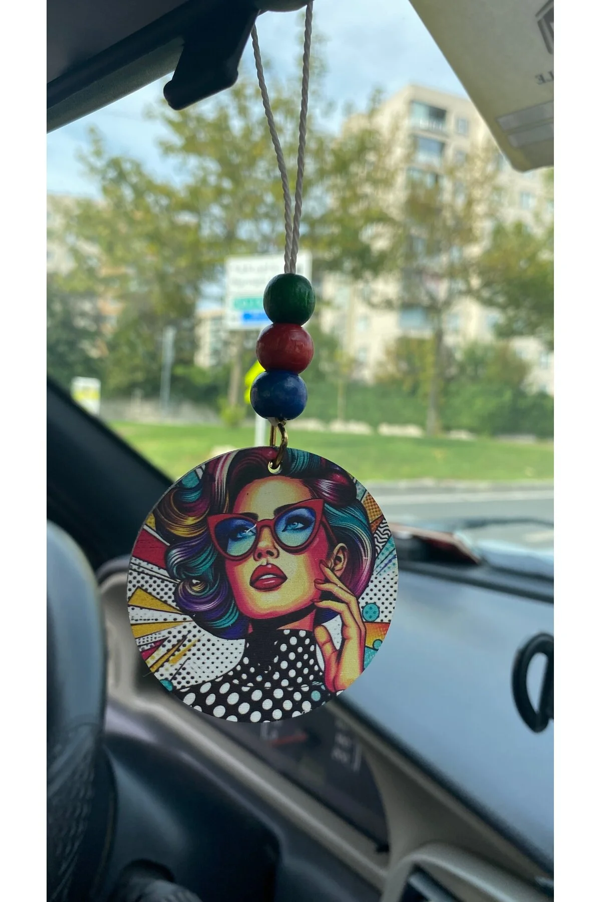 Pop Art Desen Kadın Dikiz Aynası Süsü Anahtarlık Seti